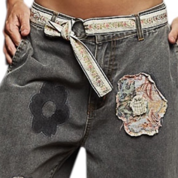 POL Cotton Wide-Leg Pants Black Wash with Floral patched Pants - Picture 2 of 8